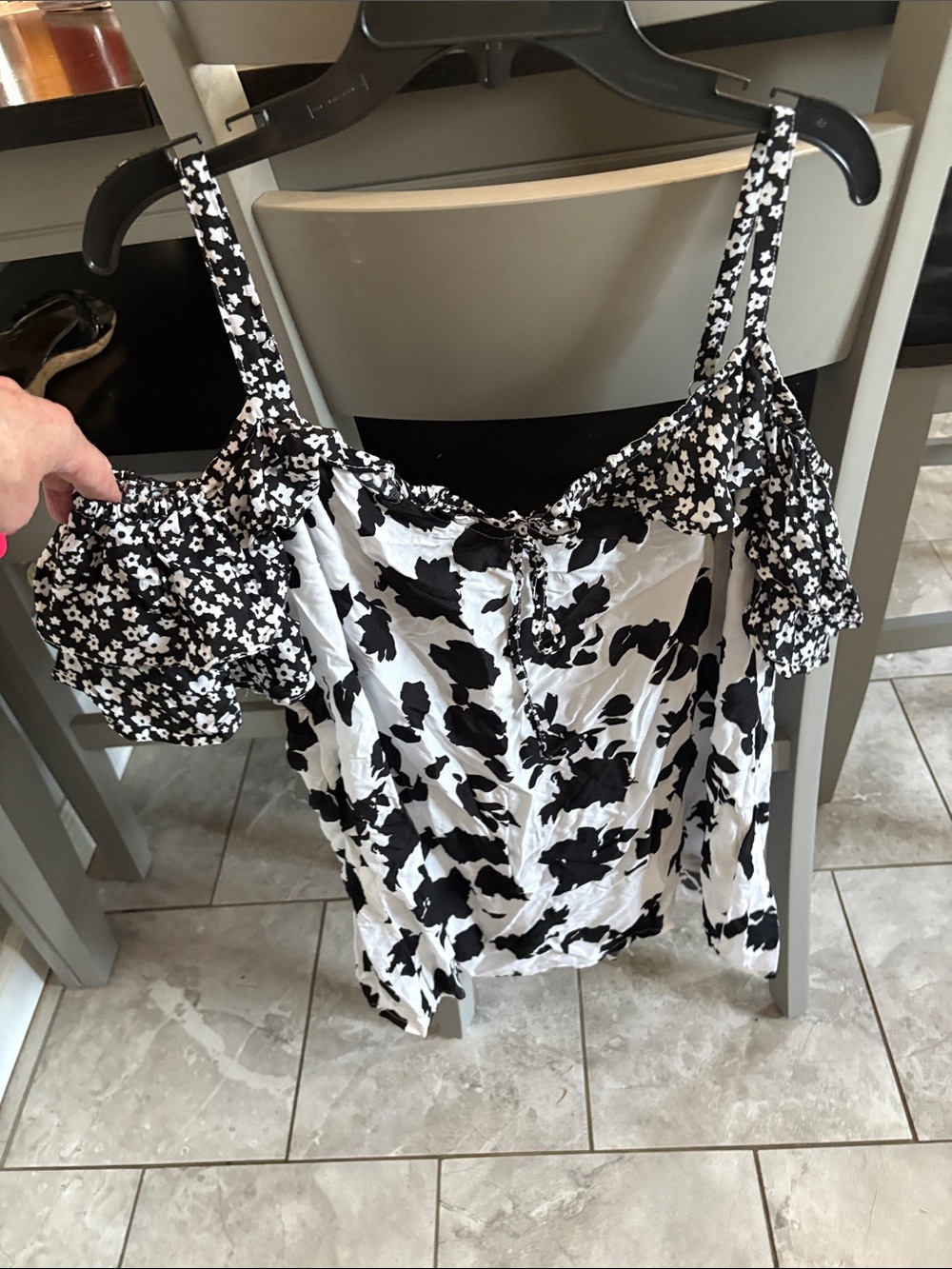 Cato Black and White Floral Cold-Shoulder Camisole